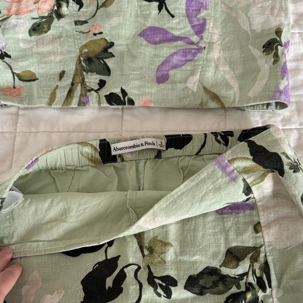 Abercrombie & Fitch Pastel Floral Set - Picture 2 of 3